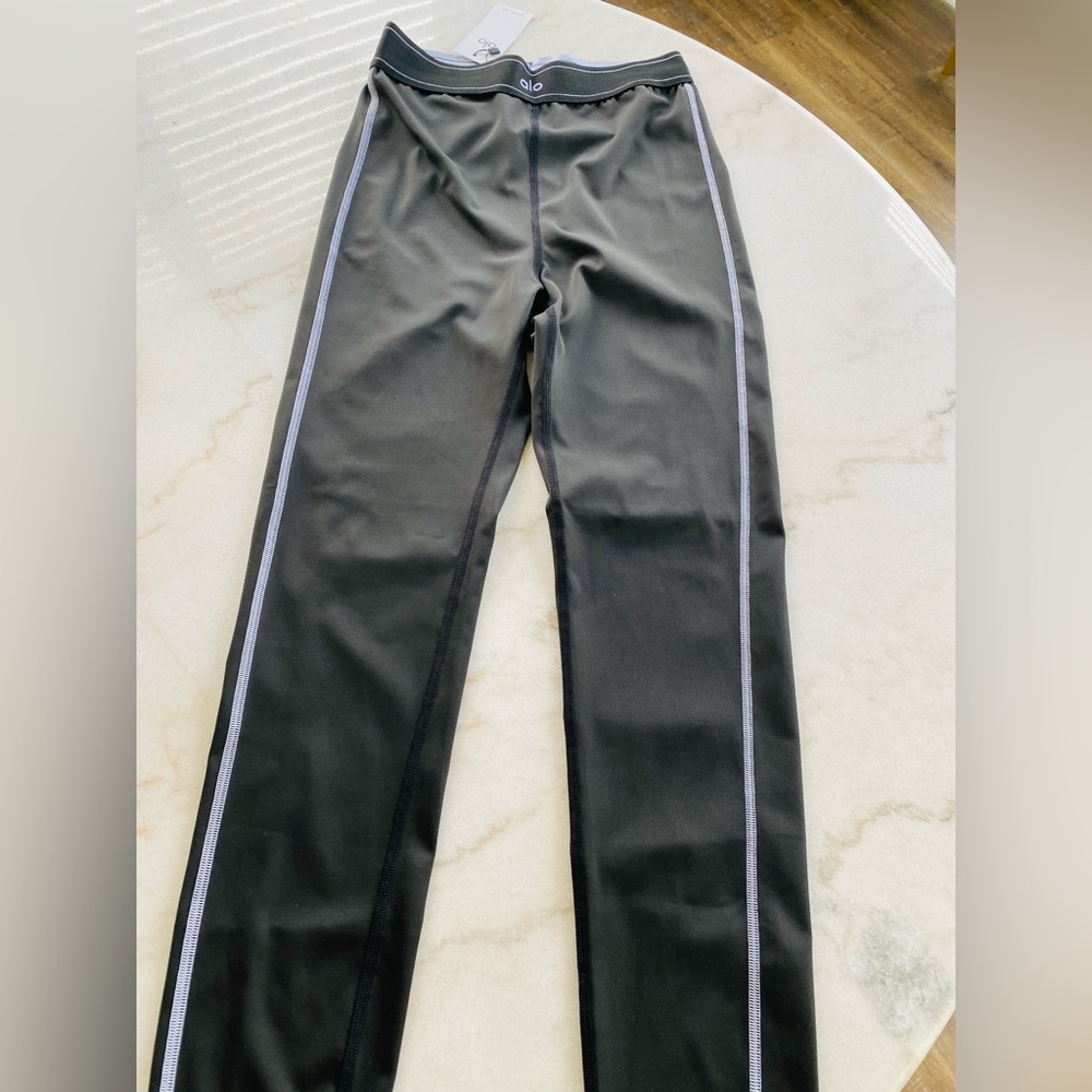 ALO Yoga Black Leggings with white Trim.
